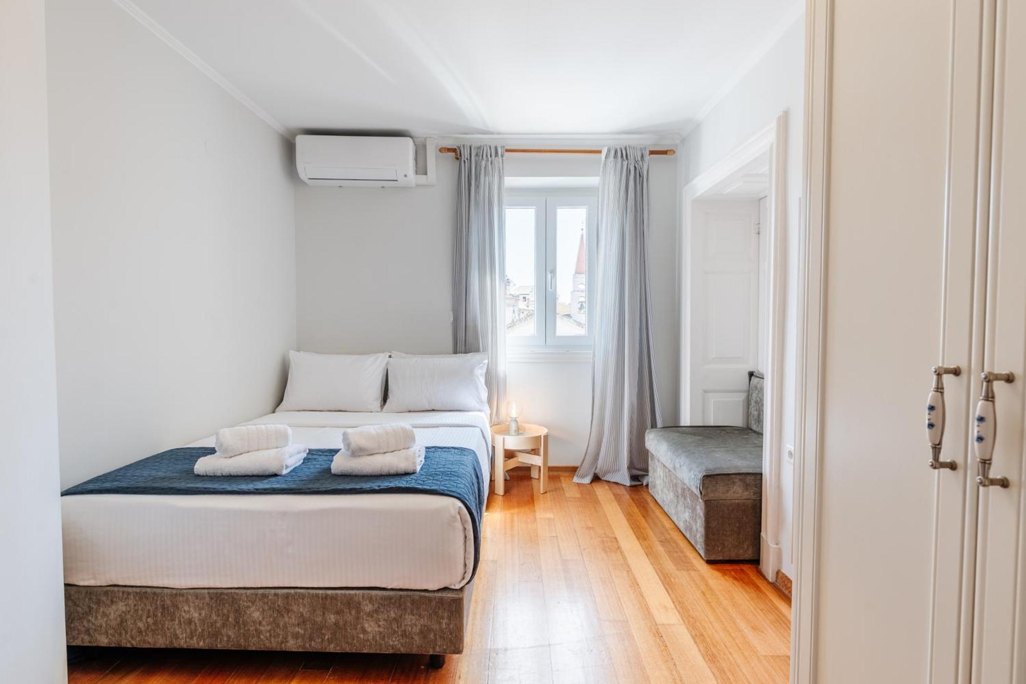 "San Giacomo Square Apt." In The Heart Of Old Town Corfu  Zewnętrze zdjęcie